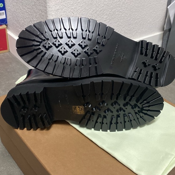 BNIB Authentic Burberry Chealsea Boot with Check Detailing - Picture 4 of 5